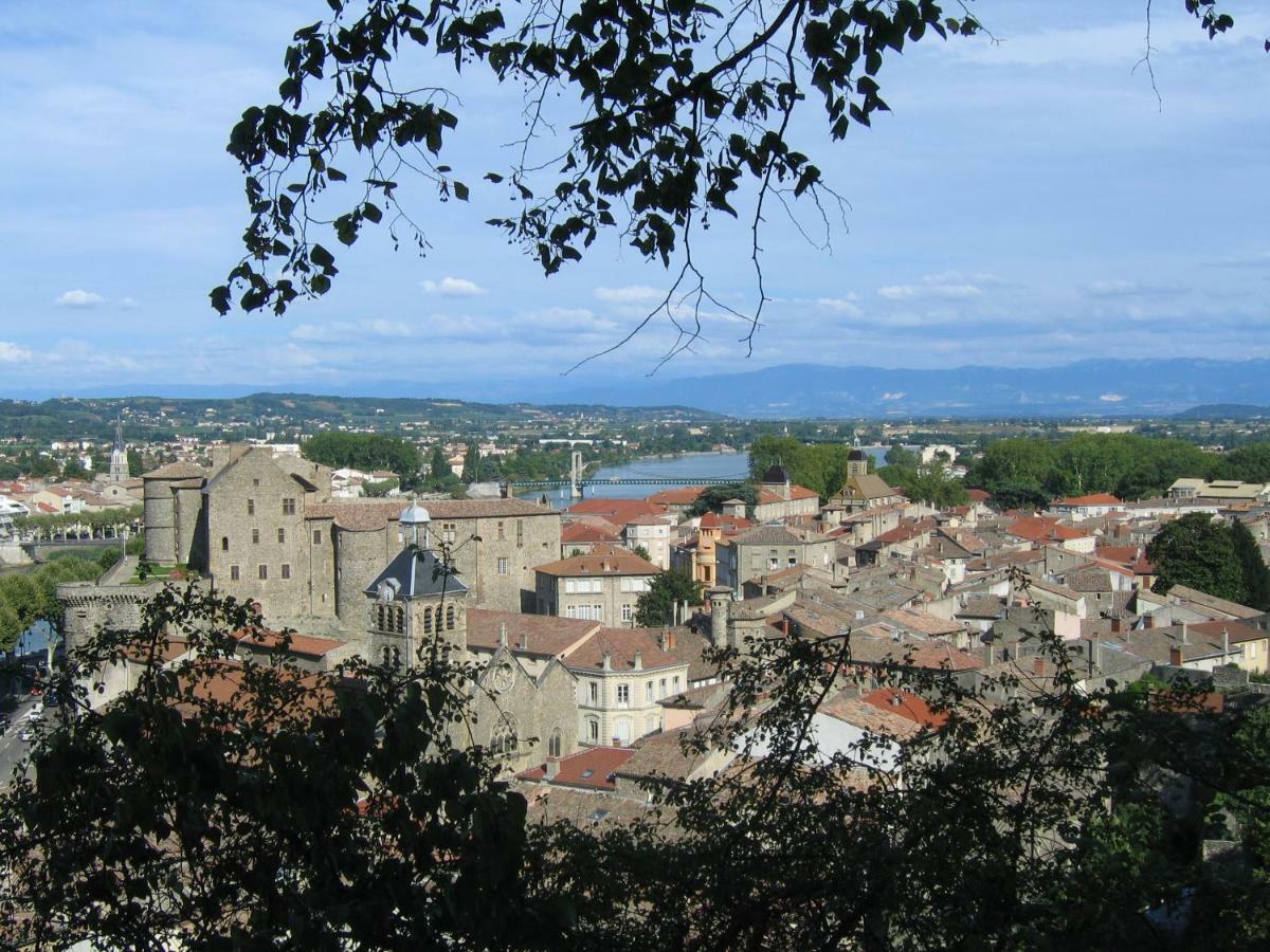 Gite Le Pied Du Geant - Local Securise Pour Les Velos Tournon-sur-Rhone Eksteriør bilde